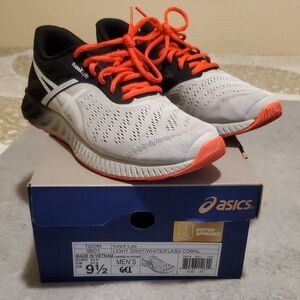 Asics Light Gray & Coral Men's Running Sneakers